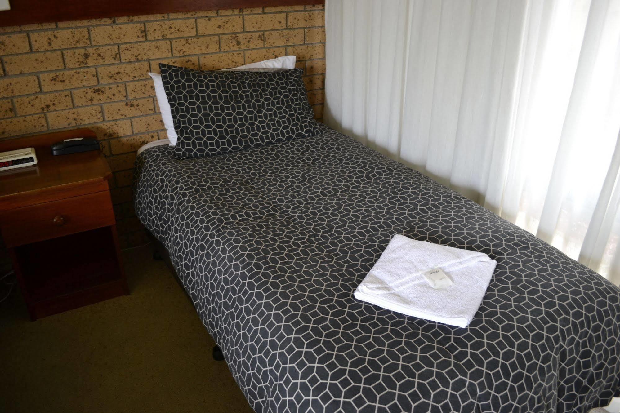Colac Mid City Motor Inn מראה חיצוני תמונה